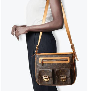 💎✨Authentic✨💎Louis Vuitton Shoulder Bag with SHORT STRAP!